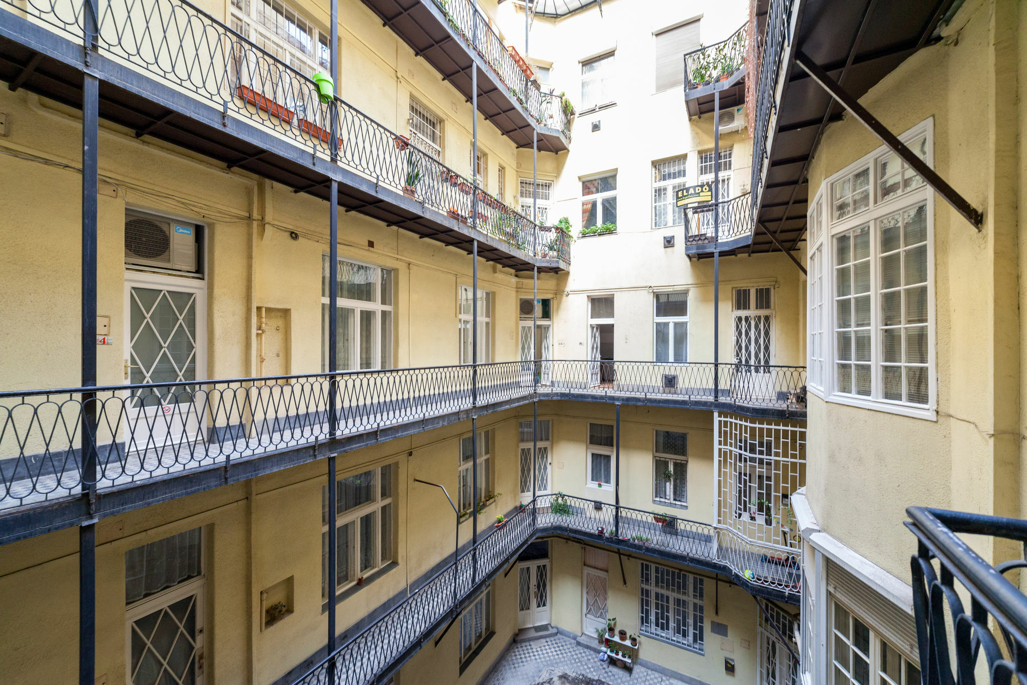 Tatra 4 Studios Budapest Bagian luar foto